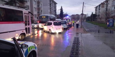 Edirne’de sabah saatlerinde etkili olan sağanak yağış beraberinde kazaları getirdi