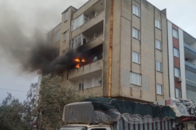 Edremit’te mutfak yangınında ateş balkona sıçradı