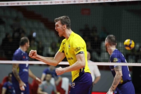 Efeler Ligi: Fenerbahçe Medicana: 3 - Arkas Spor: 2