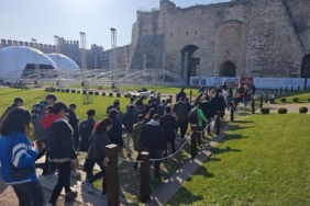 Efsaneleriyle ünlü Yedikule Hisarı’nda rehberli gündüz turları devam ediyor