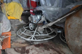 El arabasıyla gelip inşaat malzemelerini çaldılar