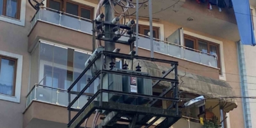 Elektrik trafosu patladı: O anlar kamerada