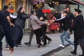 Eminönü’nde 2 grup yumruk ve sopalarla birbirine girdi: Kavga anları kamerada