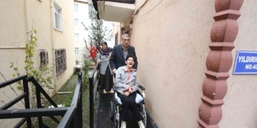Engelli rampası hayatlarını kolaylaştırdı: "Önceden sırtımda taşıyordum"