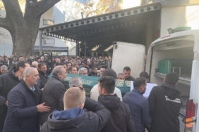 Erdek’te 3. kattan düşen genç toprağa verildi