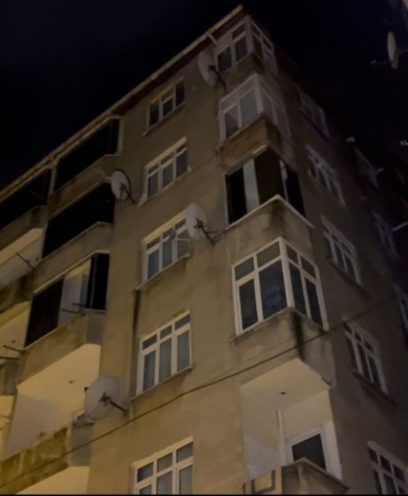 Esenler’de kolonları çatlayan 6 katlı bina tahliye edildi