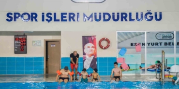 Esenyurt Belediyesinden özel bireylere yüzme ile terapi