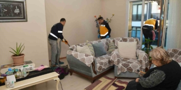 Esenyurt Belediyesi’nden vatandaşlara evde temizlik hizmeti