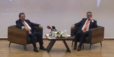 Eski Devlet Bakanı Çağlar: "Üniversiteler hayata başlayan insanların yol çizeceği fabrikalardır"