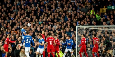 Everton - Liverpool derbisi ertelendi