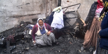 Evi kül oldu, yanan odasında gözyaşlarına boğuldu