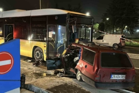 Eyüpsultan’da Tofaş otomobil İETT otobüsü ile kafa kafa çarpıştı: 2 ağır yaralı