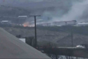 Fabrikadaki yangın komşu mahalleden görüntülendi