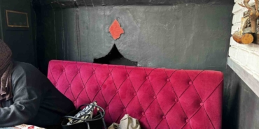 Fatih’te 466 yıllık çeşme kafenin içine alındı: Dekor olarak siyaha boyandı