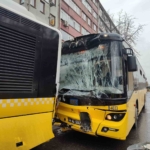 Fatih’te kaza yapan İETT otobüsleri ortalığı birbirine kattı
