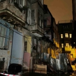 Fatih’te metruk binada çökme meydana geldi: 3 bina tahliye edildi