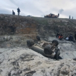 Fren yerine gaza bastı, kayalıklardan uçtu