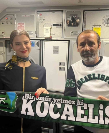 Galibiyet sevinci uçakta hostese beste yaptırdı