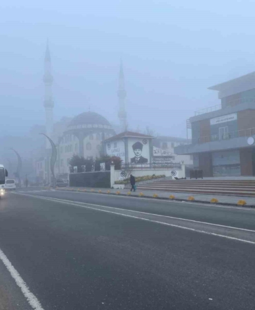 Gece saatlerinde başlayan sis etkisini sürdürüyor