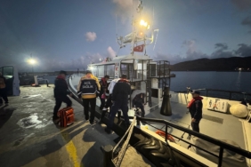 Gökçeada’da rahatsızlanan vatandaşın tıbbi tahliyesi Sahil Güvenlik ekiplerince gerçekleştirildi