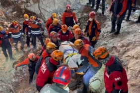 Güngören’de çöken binada enkaz altında kalan işçi çıkarıldı