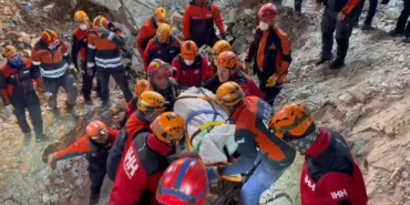 Güngören’de çöken binada enkaz altında kalan işçi çıkarıldı
