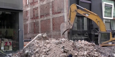 Güngören’de çöken binada enkaz altında kalan işçiyi arama kurtarma çalışmaları 45 saattir devam ediyor