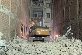 Güngören’de çöken binanın altında kalan işçiyi kurtarma çalışmaları 40 saattir sürüyor