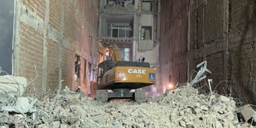 Güngören’de çöken binanın altında kalan işçiyi kurtarma çalışmaları 40 saattir sürüyor