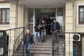 Hedefi şaşırıp 112 acil personelini vuran şüpheliler adliyede