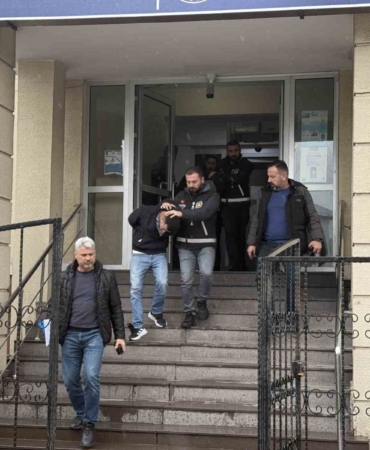 Hedefi şaşırıp 112 acil personelini vuran şüpheliler adliyede