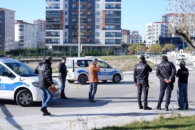 Husumetliye silahlı saldırı kamerada: 2 yaralı