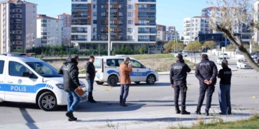 Husumetliye silahlı saldırı kamerada: 2 yaralı