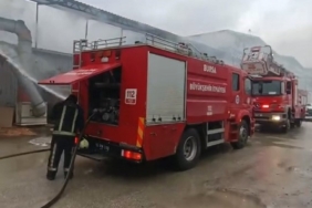 İnegöl’de mobilya imalathanesinde yangın