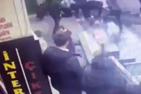 İnternet kafe çıkışı gençlerin tekmeli yumruklu kavgası kamerada