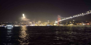 İstanbul Boğazı’nda havai fişekli yeni yıl coşkusu