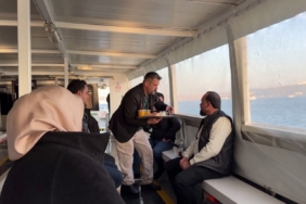 İstanbul Boğazı’nı her gün 3 defa turluyor