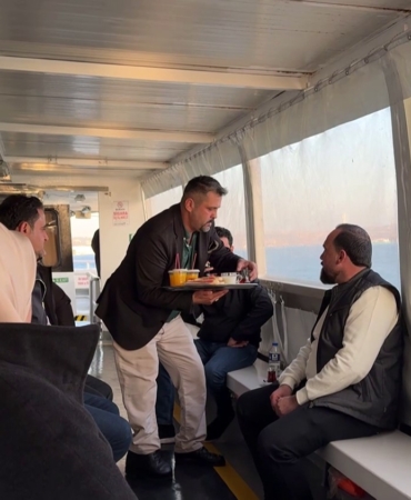 İstanbul Boğazı’nı her gün 3 defa turluyor