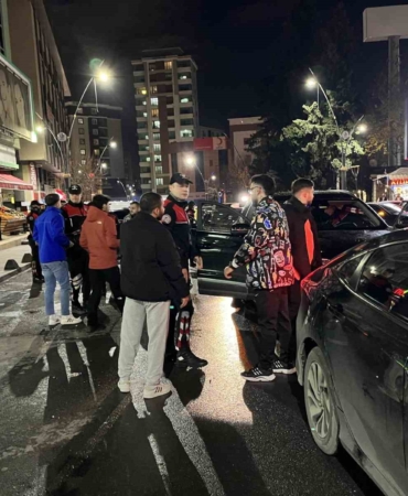 İstanbul Emniyet Müdürü Yıldız, Bağcılar’da asayiş uygulamasına katıldı