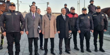 İstanbul İl Emniyet Müdürü Yıldız, Taksim Meydanı’nda görevli polis ekiplerini ziyaret etti