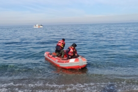 İstanbul’da denize düşen iki kardeş için Çanakkale Boğazı’nda arama çalışmaları sürüyor