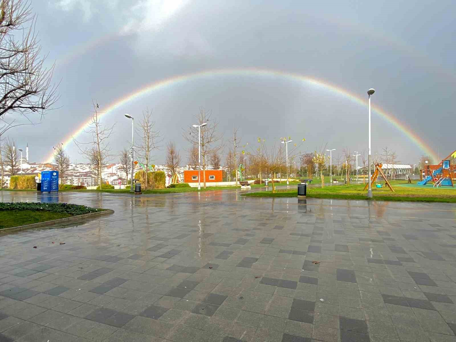 İstanbul’da gökkuşağı manzarası mest etti