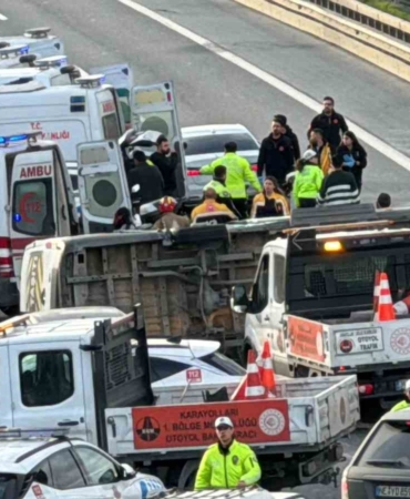 İstanbul’da öğrenci servisi devrildi: 7’si öğrenci 10 yaralı