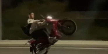 İstanbul’da tek tekerlek üzerinde şov yapan magandalar kamerada