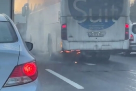 İstanbul’da yolcu otobüsünün alev almaya başladığı anlar kameraya yansıdı
