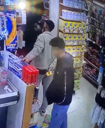 İşyeri çalışanının tezgahta unuttuğu telefonu böyle çaldı
