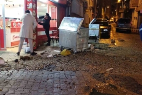 Kadıköy’de kanalizasyon borusu patladı, bir dükkan zarar gördü