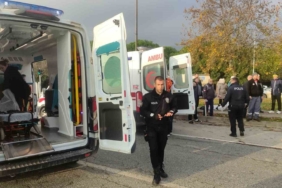 Kadın sürücüler kavşakta çarpıştı :  2 yaralı