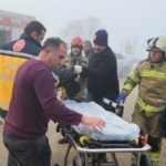 Kamyonet ile otomobil çarpıştı: 2 yaralı