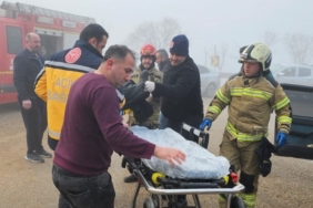 Kamyonet ile otomobil çarpıştı: 2 yaralı